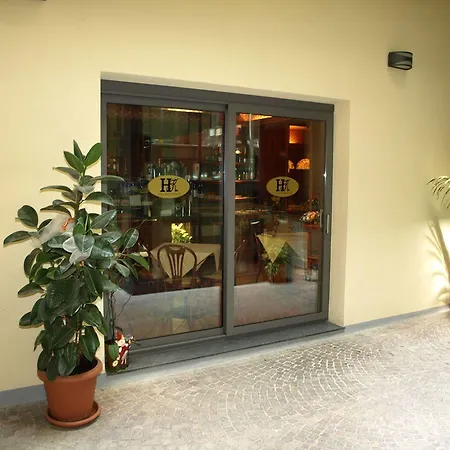 Karol Hotel 3*
